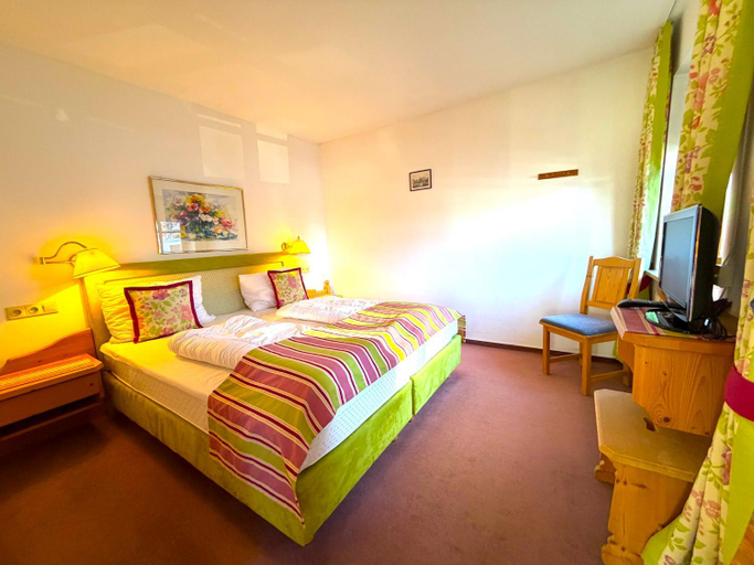 Bedroom 2, Fackler Apartments, Miesbach