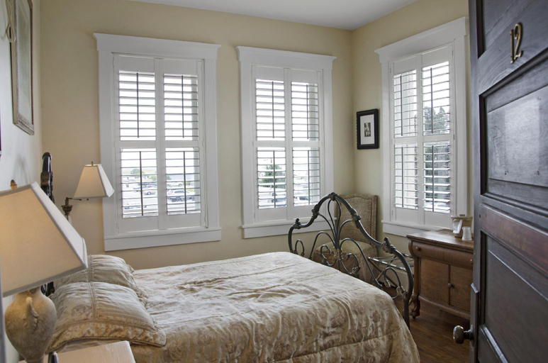 Bedroom, Riverview Hotel, Camden