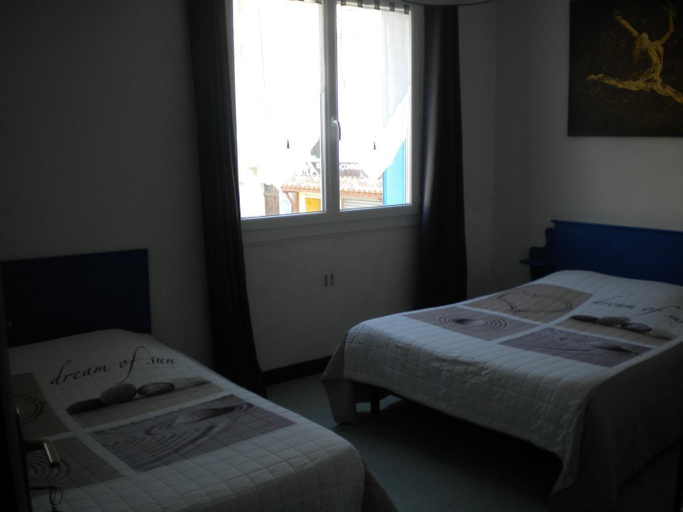 Bedroom 2, Hotel L'Acropole, Hérault