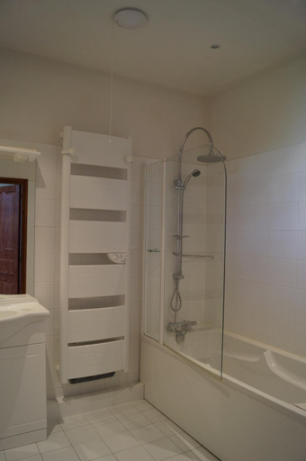 Bathroom, Le Vieux Chateau de Saint Martin-Lars, Vendée