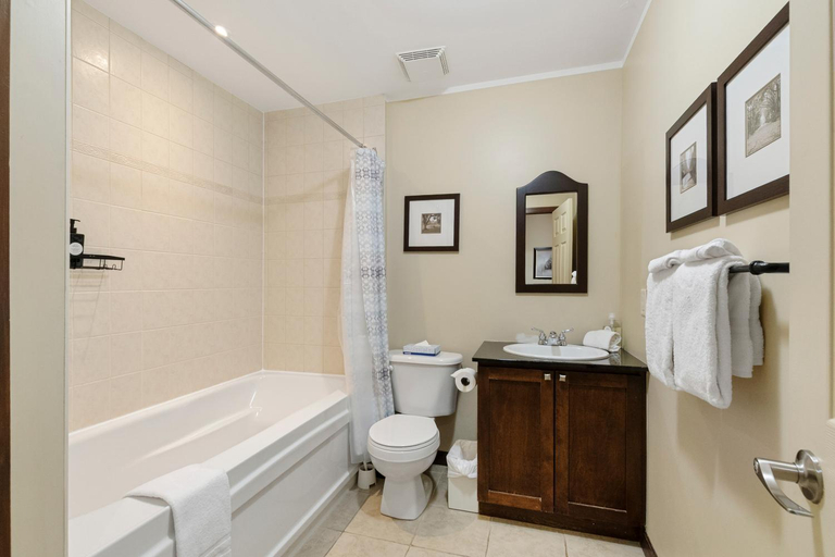 Bathroom 3, Borealis by Rendez-Vous Mont-Tremblant, Les Laurentides