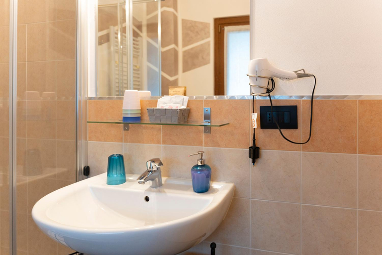 Bathroom 3, La Casa Del Grillo 1, Aosta