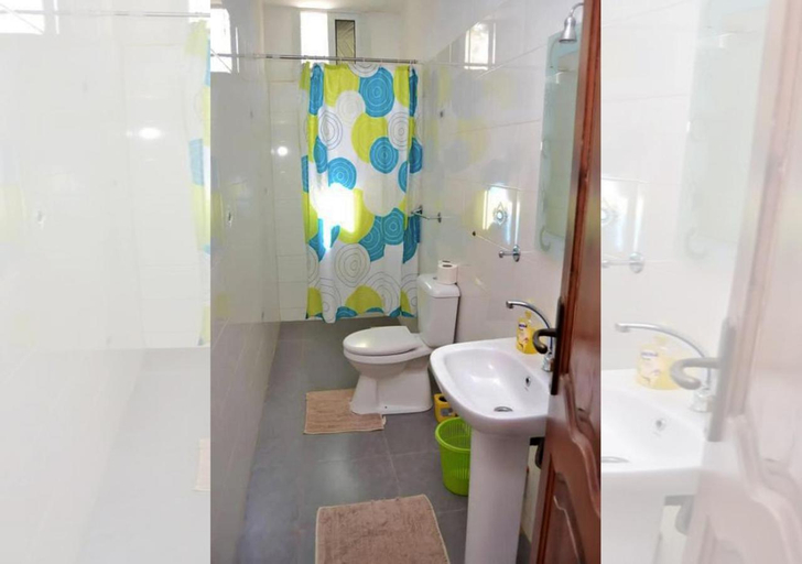 Bathroom 4, Chez Ouly, Dakar