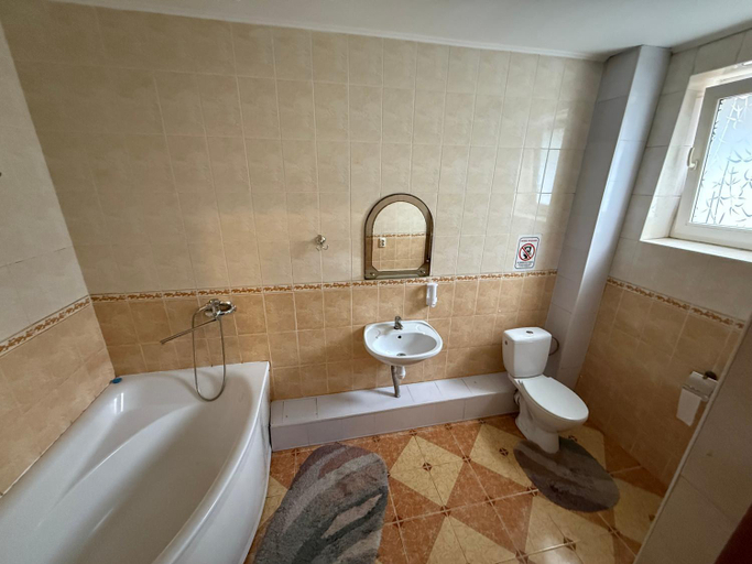 Bathroom 3, Zoriana, Iaremchans'ka