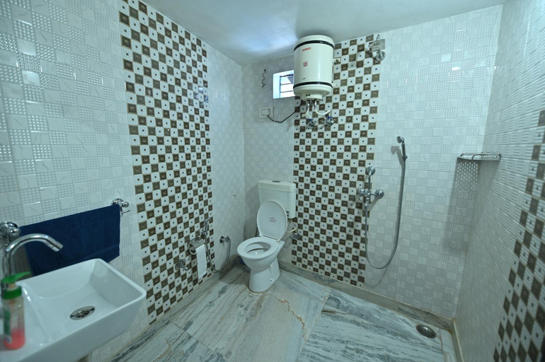 Bathroom 2, L G Guest House, Jodhpur