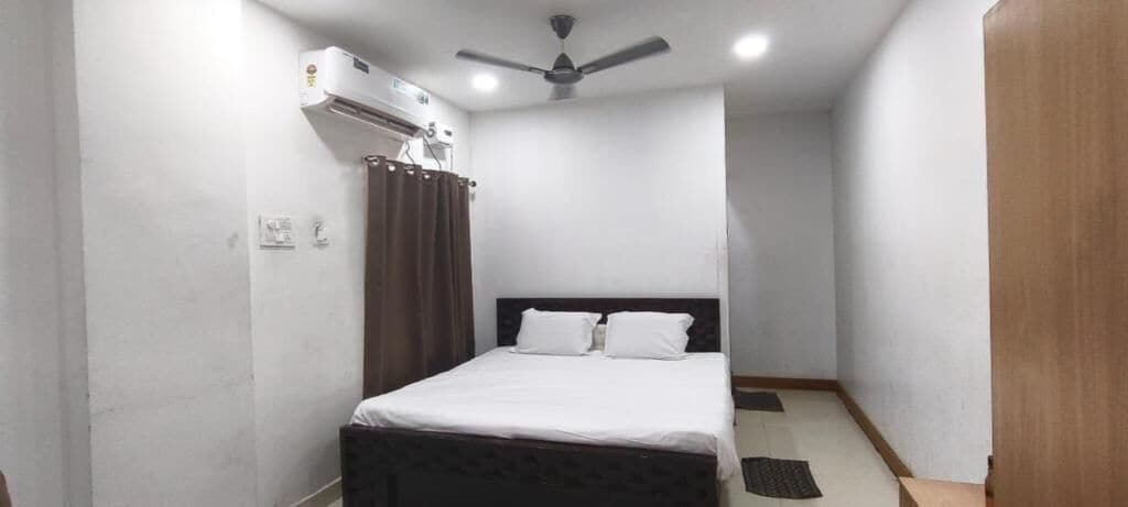 Room 2, hotel zova, Karimnagar