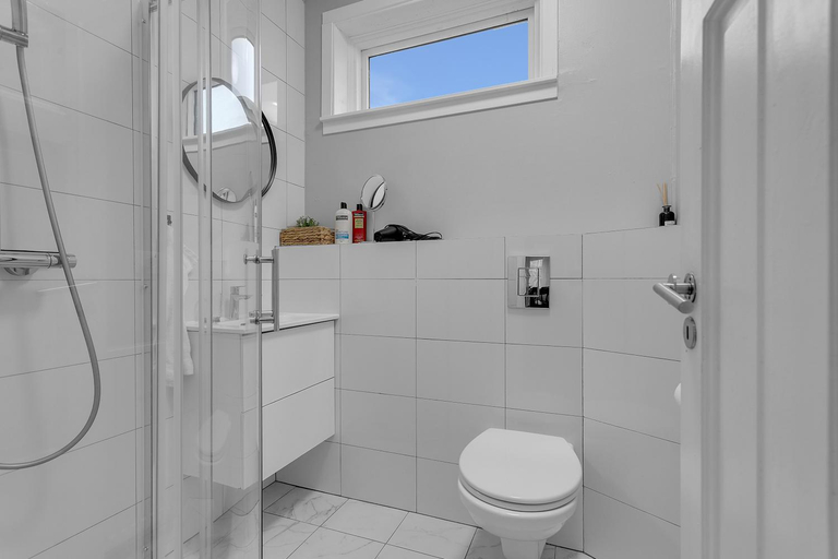 Bathroom 3, Castle Inn Apartments - Downtown Keflavik, Reykjanesbær