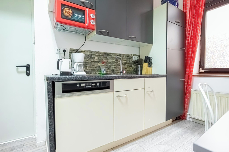 Private kitchen 4, Spacious 1BR Apartment Long Stay, Wien