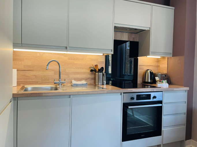 Others 5, The Courtyard 2 Bedroom Apartments in Central Windsor with Parking, Slough