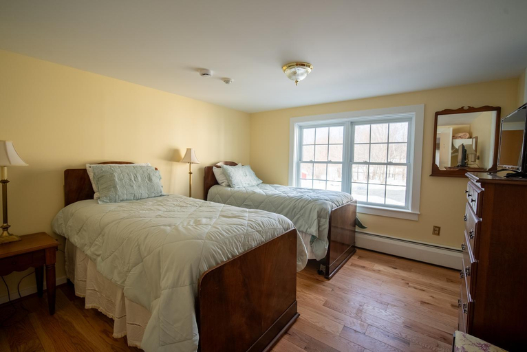 Bedroom 2, Cooper Hill Inn, Windham
