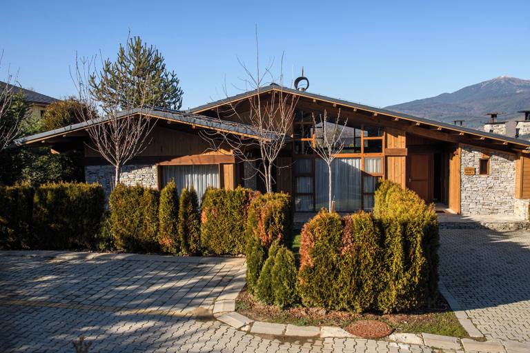 Exterior & Views