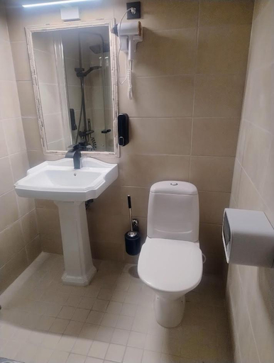 Bathroom 3, Holms Motel Larvik, Larvik