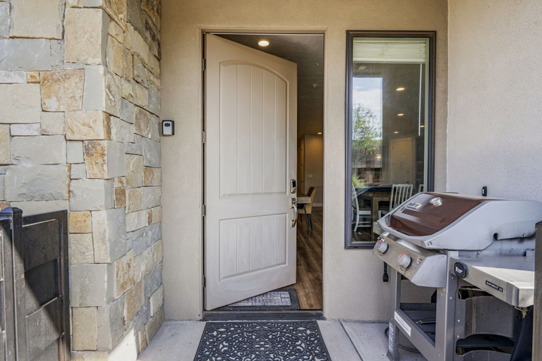 Terrace/patio 2, Relax In Style 4 Bedroom Townhouse, Washington