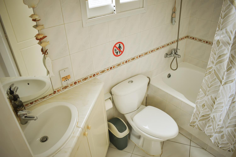 Bathroom 2, Villa Margo by the Sea