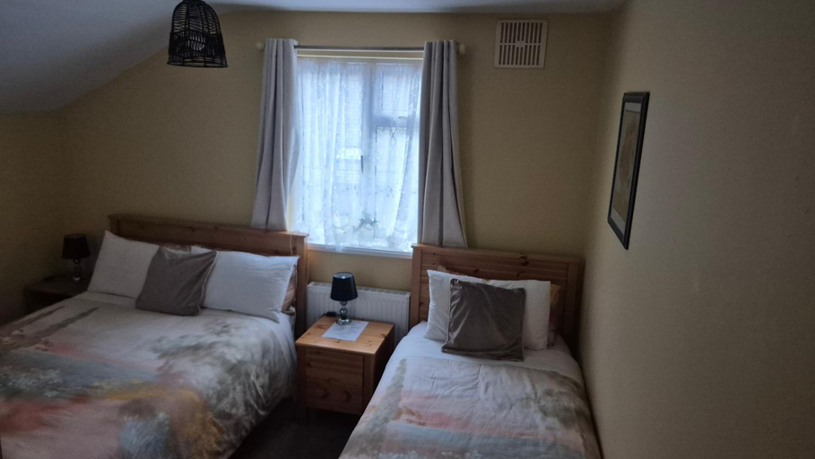 Bedroom 2, Coolalingo B&B