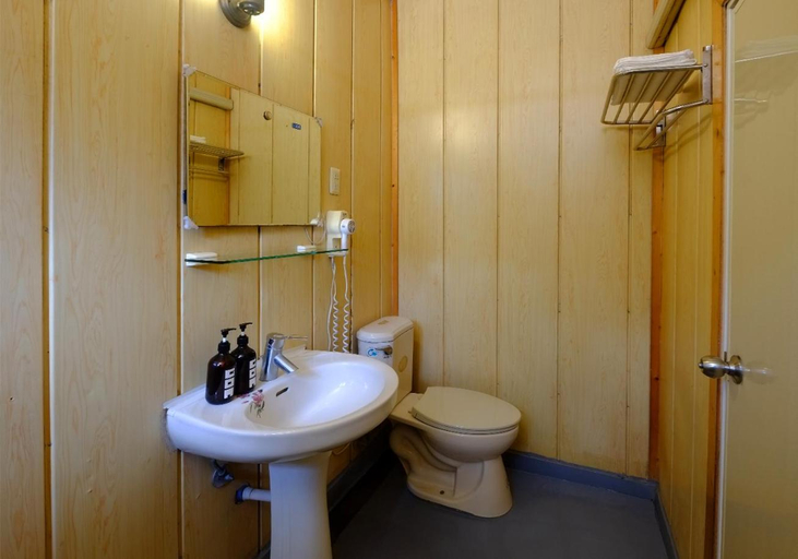 Bathroom 3, Dahudi Wooden House Homestay, Yulin