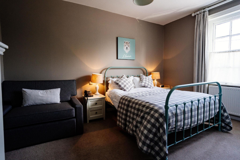 Bedroom 2, The Saracens Head, Staffordshire