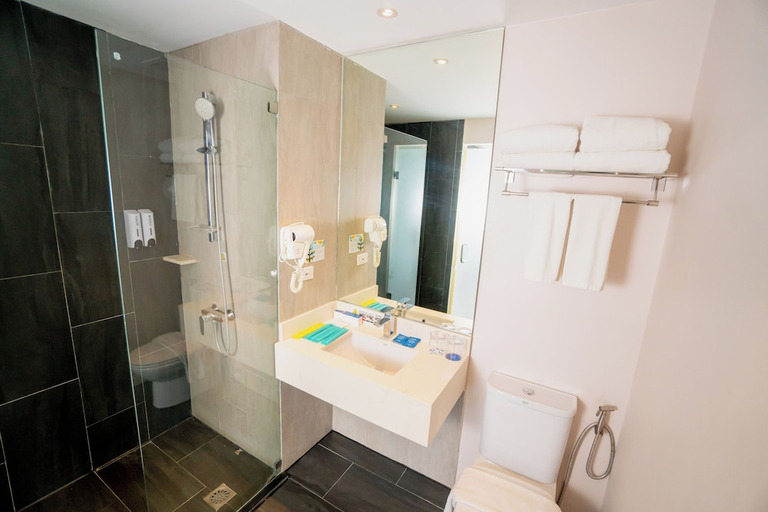 Bathroom 4, Solea Palm Mactan Resort, Cordoba