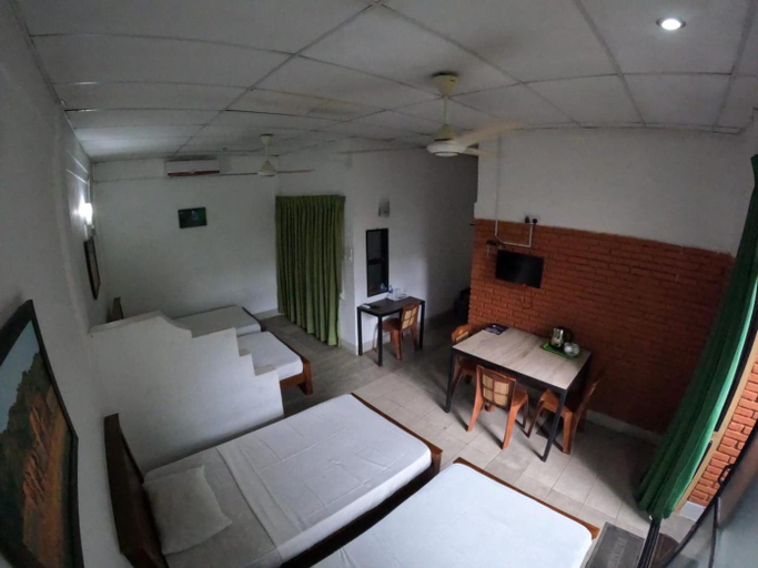 Bedroom 3, Ambalama Leisure Lounge Hotel, Hanwella