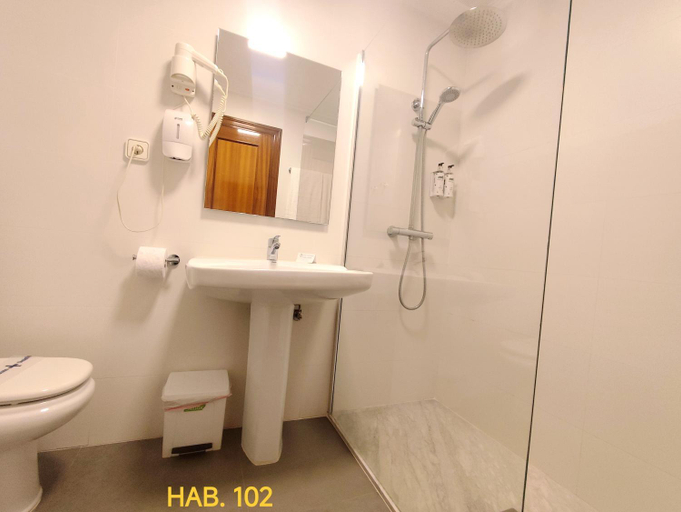 Bathroom 3, Hostal Vista Alegre, Cantabria