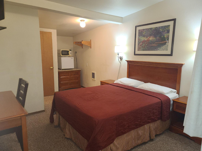 Bedroom 3, Bigfoot Motel, Humboldt