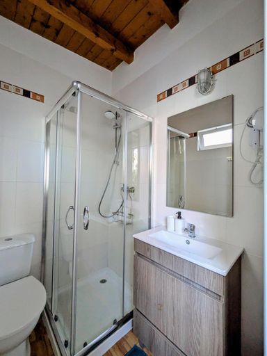 Bathroom 4, Orange3 Hostel, Lagos