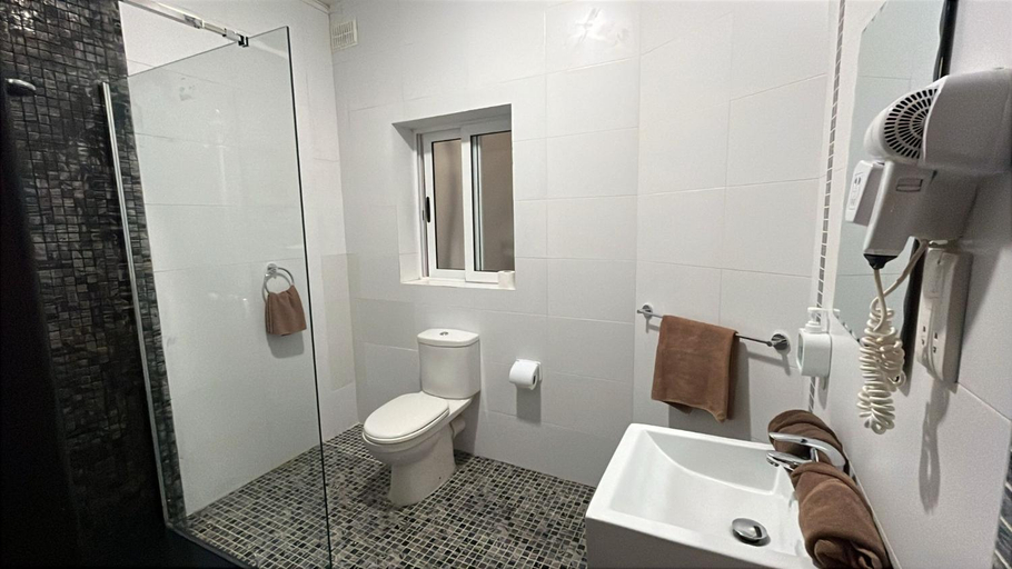 Bathroom 2, Villa Sunnyside