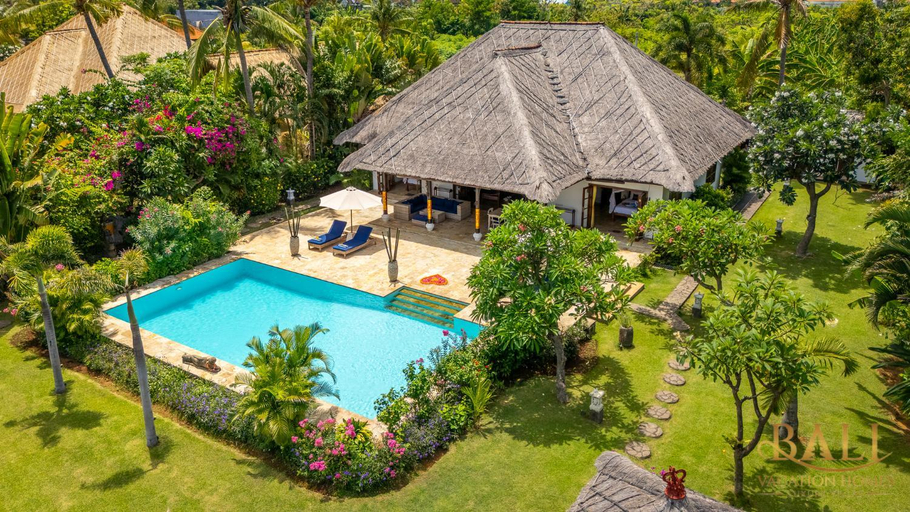 Sport & Beauty 2, Villa Agus Mas - Serene & calm beachfront villa!, Buleleng