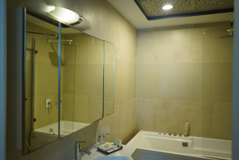 Bathroom 5, Centaurus Apartments Islamabad, Islamabad