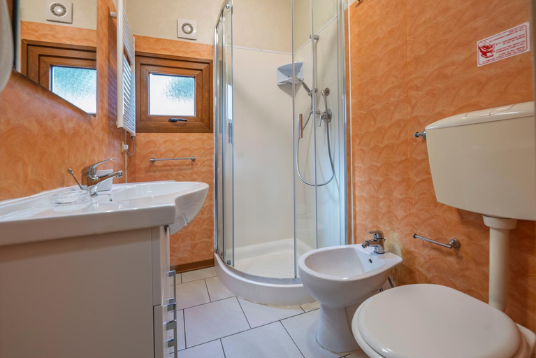 Bathroom 2, Camping Village Scaglieri, Livorno