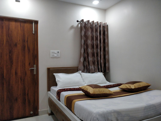 Bedroom, C N Comforts Hotel & Dormitory, Lucknow
