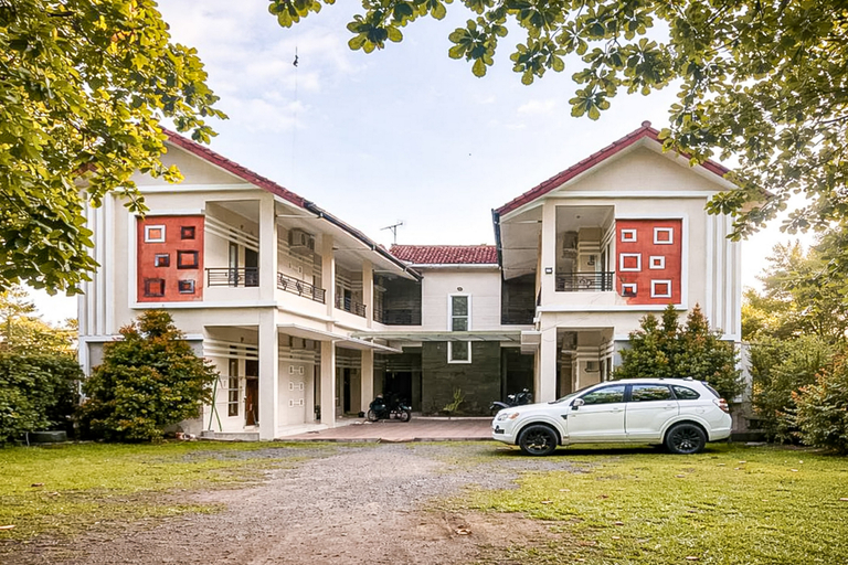 Exterior, Pilot Guesthouse Tasikmalaya Mitra RedDoorz, Tasikmalaya