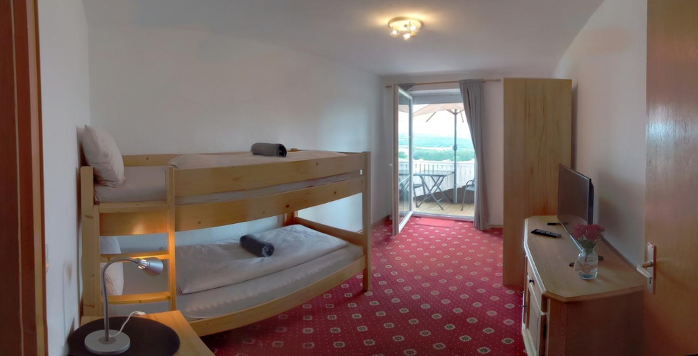 Bedroom 2, Hotel "Haus am Berg", Regen