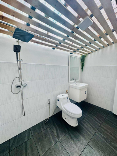 Bathroom 5, Vijit Bungalow, Muang Ranong