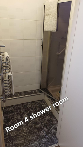 Bathroom 2, Morwenna Holiday Apartments, Conwy