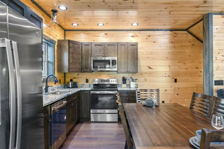 Private kitchen, Smoky Top Cabin, Sevier