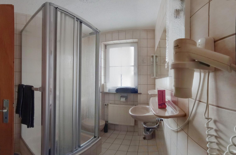 Bathroom 5, Hotel "Haus am Berg", Regen