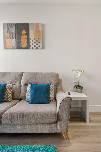 Others 3, Bright & Modern 2-Bed Notting Hill Apartment, London