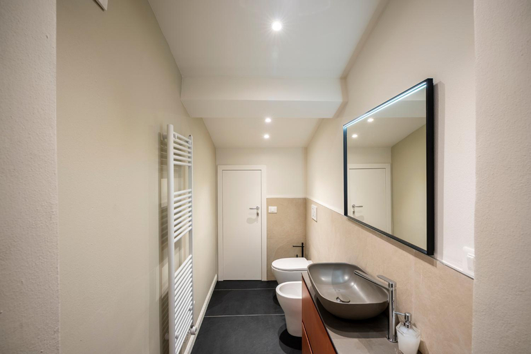 Bathroom 3, Cherubini Palace Thematic Apartment, Florence