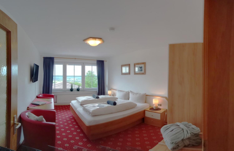 Bedroom 3, Hotel "Haus am Berg", Regen