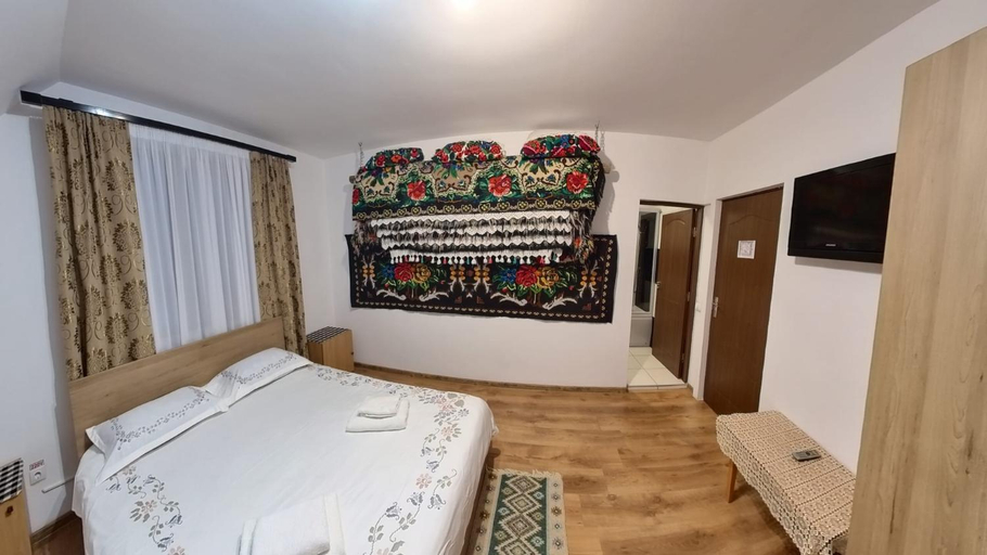 Bedroom 2, Acasa in Maramures, Giulesti