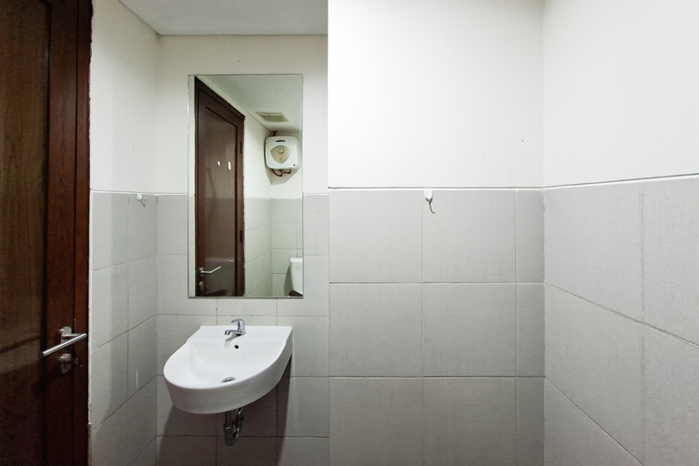 Bathroom 5, Cozy and Pleasant 2BR at Apartment Bintaro Icon By Travelio, Tangerang Selatan