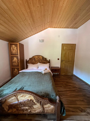 Bedroom 3, Hanul Vanatorului, Pestisani