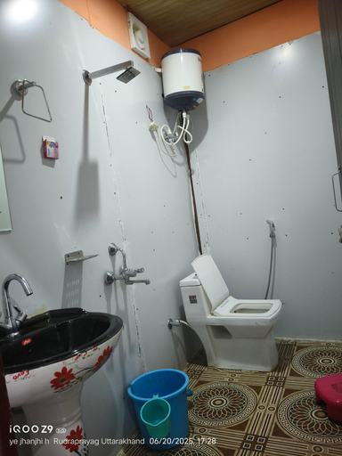 Bathroom 3, Shiv Shankar Hotel And Resort, Rudraprayag