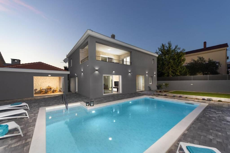 Sport & Beauty 2, Villa Danica with pool, Bibinje