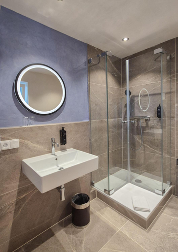 Bathroom 3, Gastehaus Quirin, Garmisch-Partenkirchen