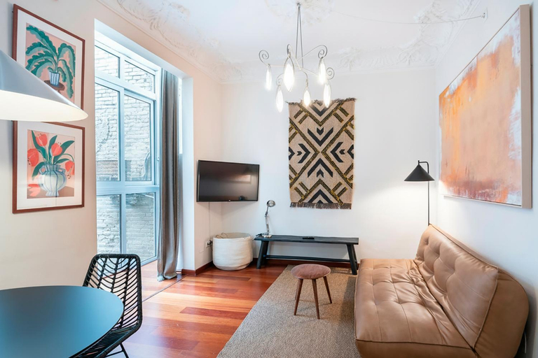 Others 5, Modernist apartment in the best location, Barcelona