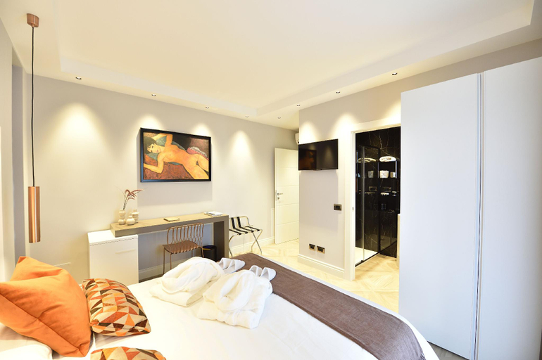 Bedroom 2, LA DEPENDANCE, Latina