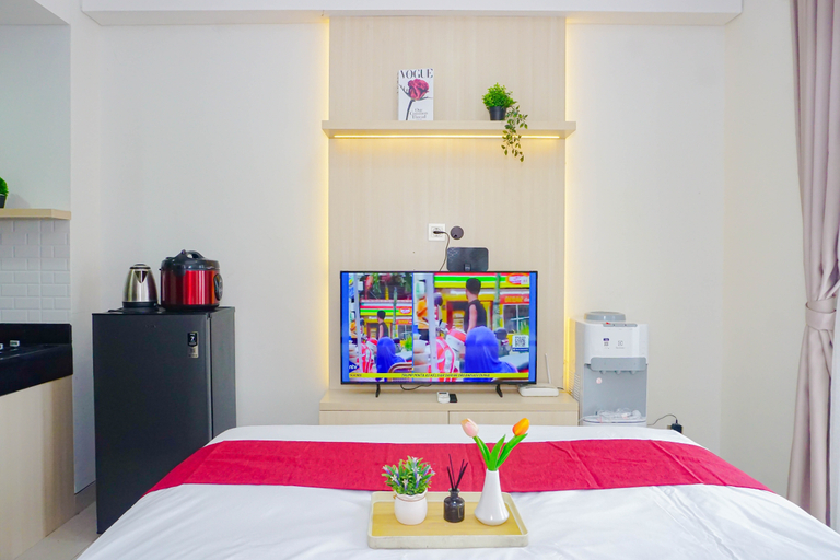 Bedroom 2, Chic Studio near Trans Studio Cibubur at Transpark Cibubur Apartment by Travelio, Depok