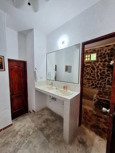 Bathroom 2, The Blue House Panama, Chame